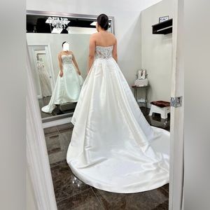 BEAUTIFUL WEDDING GOWN PRONOVIAS!